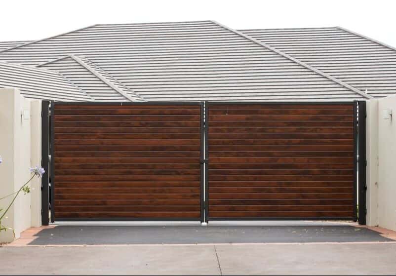 RV gate fitted into a residential fence line